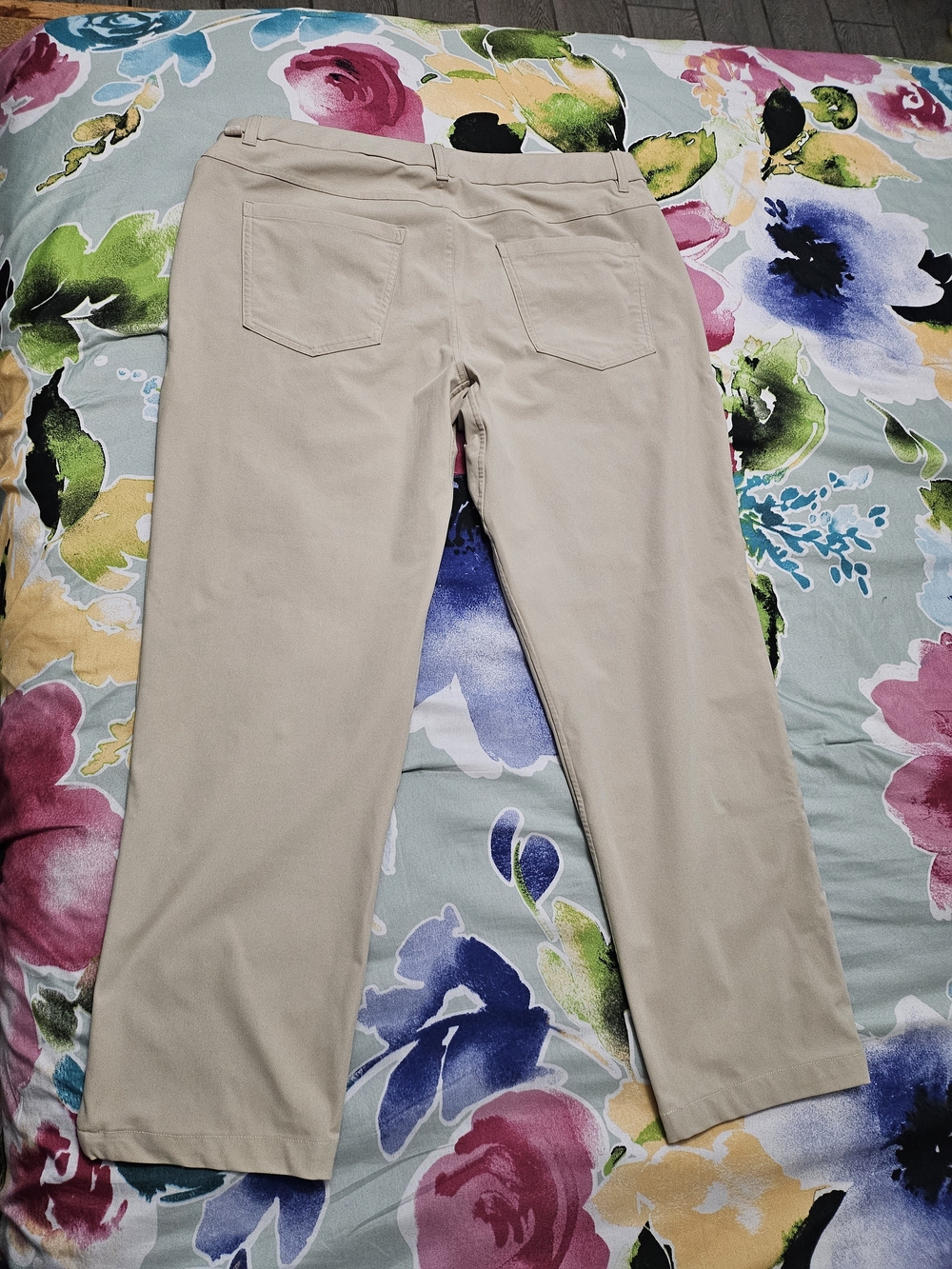lululemon athletica Men's Khaki Straight-Leg Pants - Light Beige - Picture 9 of 9